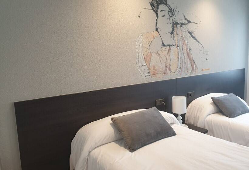 غرفة قياسية, Arts  Gasteiz Centro