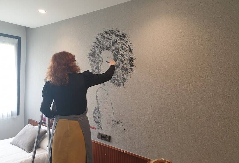 غرفة قياسية, Arts  Gasteiz Centro