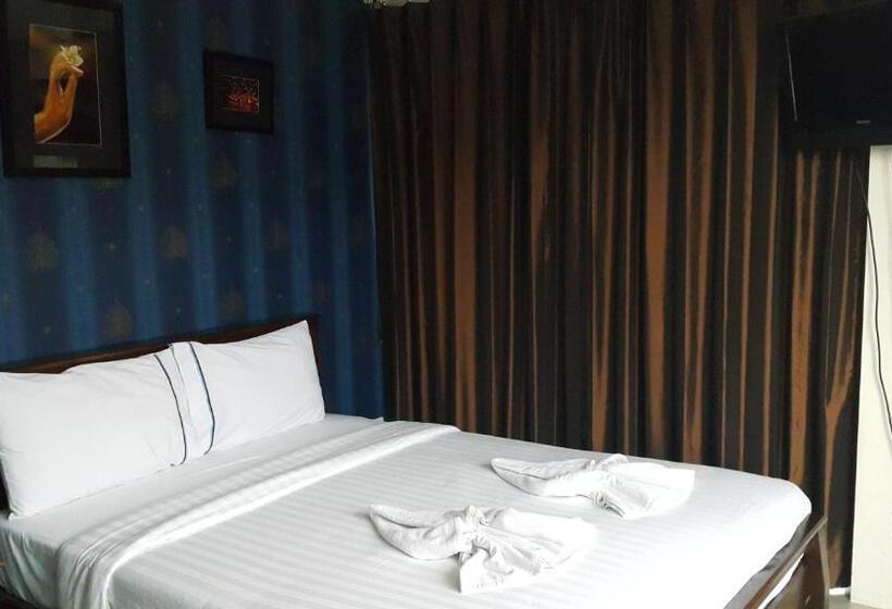 디럭스 룸, Chatchada House