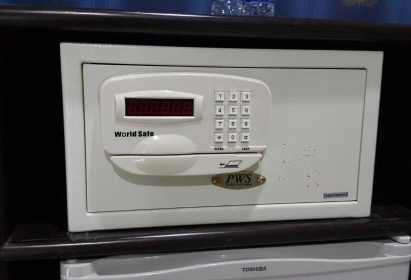 디럭스 룸, Chatchada House