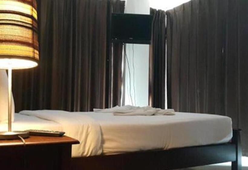 디럭스 룸, Chatchada House