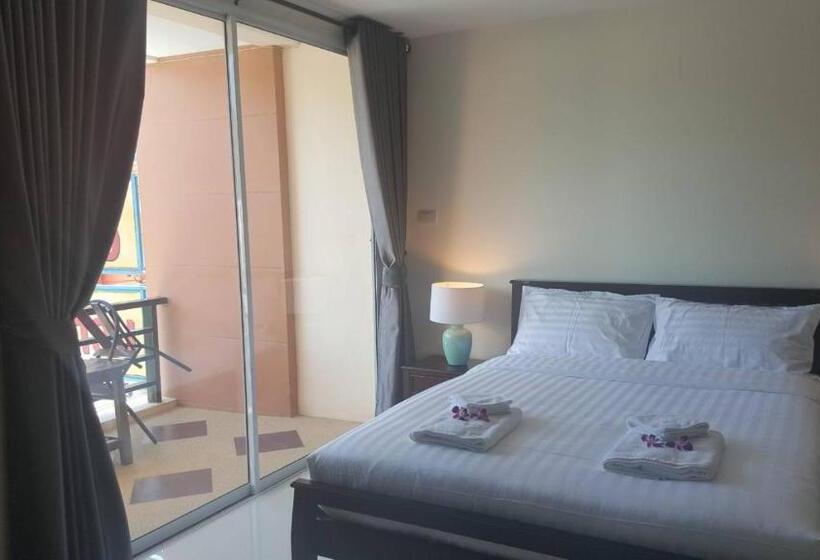 디럭스 트리플 룸, Chatchada House