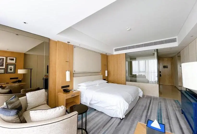 Club Room King Bed, Sheraton Zibo