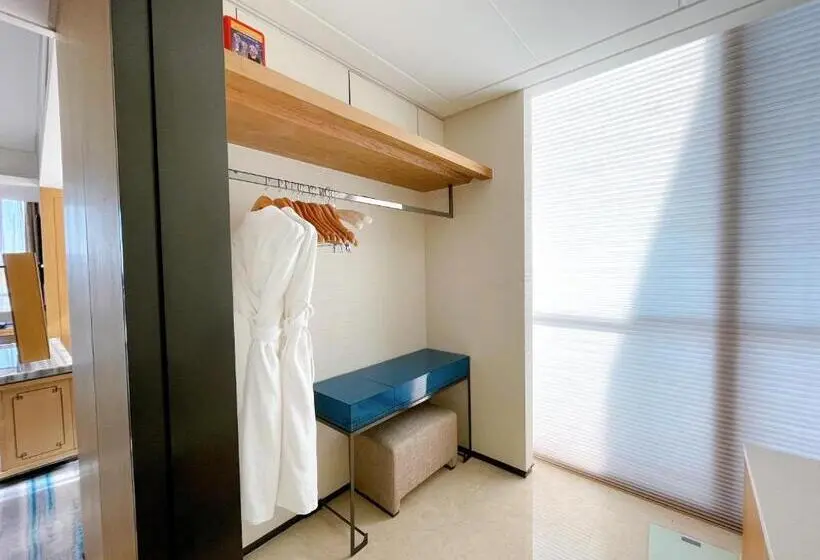Club Room King Bed, Sheraton Zibo