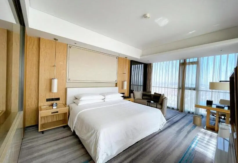 Club Room King Bed, Sheraton Zibo