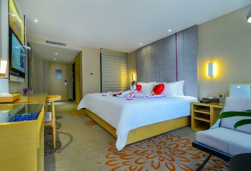 Camera Romantica, Lavande  Chongqing Guanyin Bridge Pedestrian Street