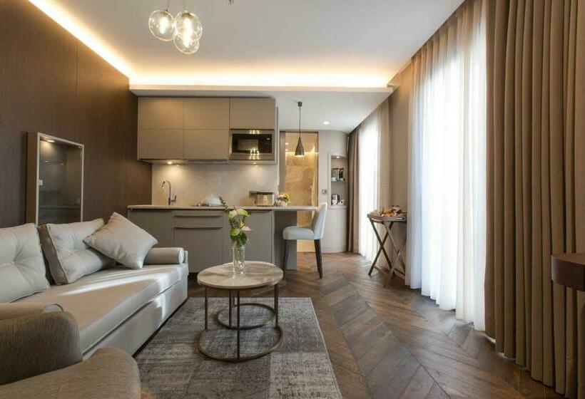 سوییت جونیور با چشم‌انداز شهر, Noble22 Suites Special Category