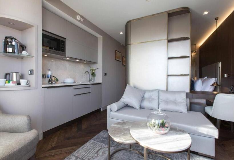 سوییت جونیور با چشم‌انداز دریا, Noble22 Suites Special Category