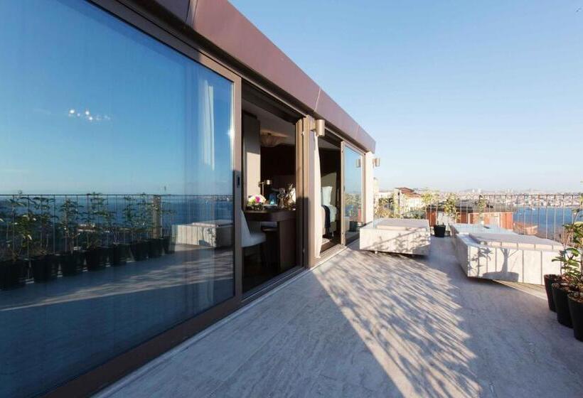 سوییت با چشم‌انداز دریا, Noble22 Suites Special Category