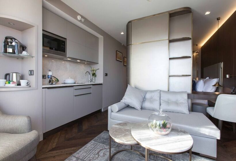 سوییت جونیور با چشم‌انداز دریا, Noble22 Suites Special Category