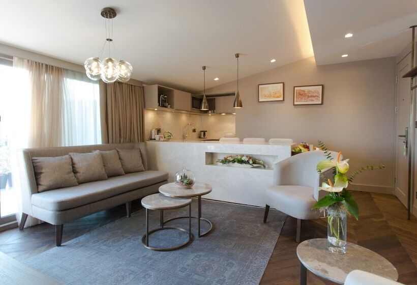 سوییت با چشم‌انداز دریا, Noble22 Suites Special Category