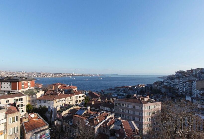 سوییت با چشم‌انداز دریا, Noble22 Suites Special Category