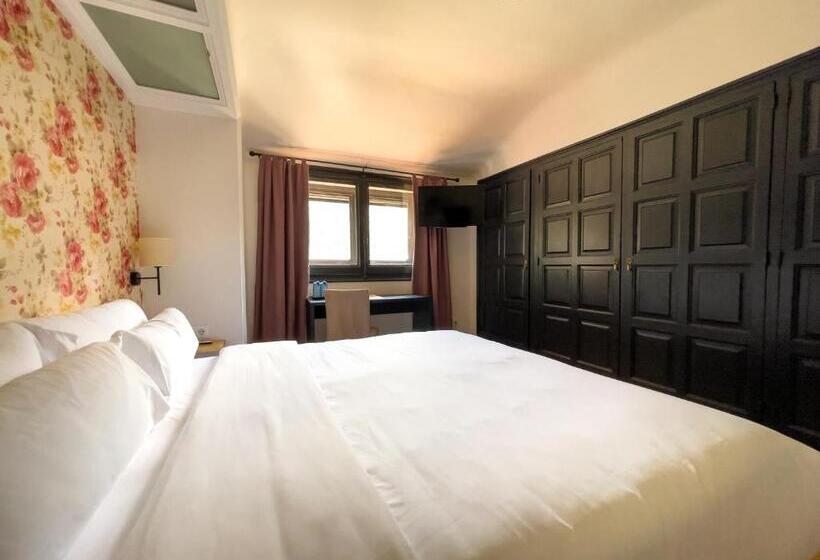 디럭스 룸, Angelats Hotel A Signature Boutique