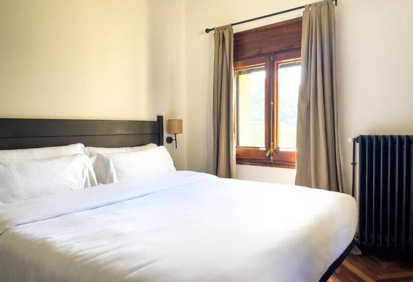 디럭스 룸, Angelats Hotel A Signature Boutique