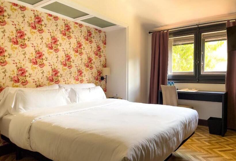 디럭스 룸, Angelats Hotel A Signature Boutique