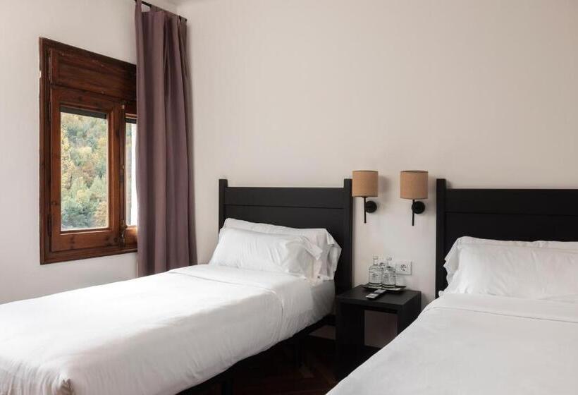 Семейный Номер, Angelats Hotel   A Signature Boutique