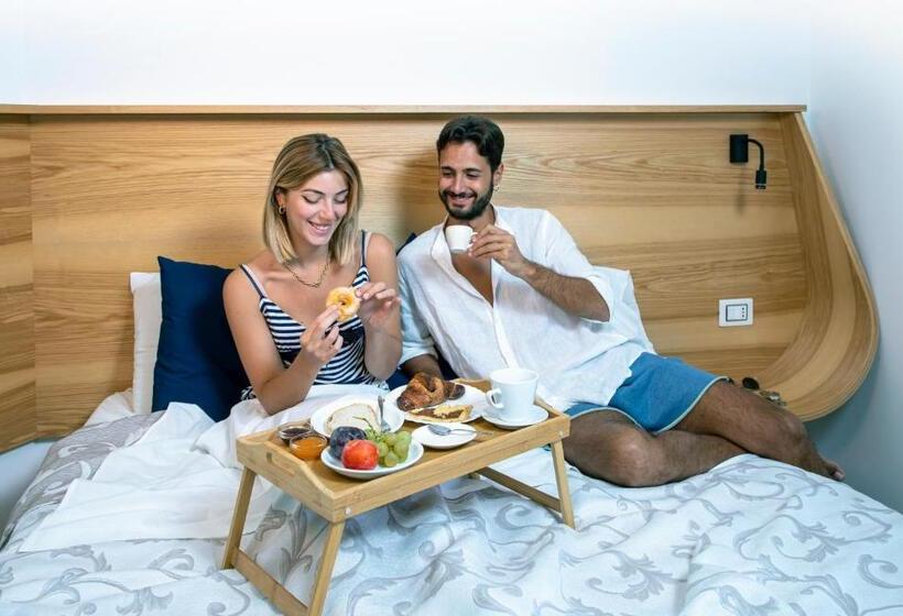 اتاق لوکس با چشمانداز دریا, Park Oasi Resort