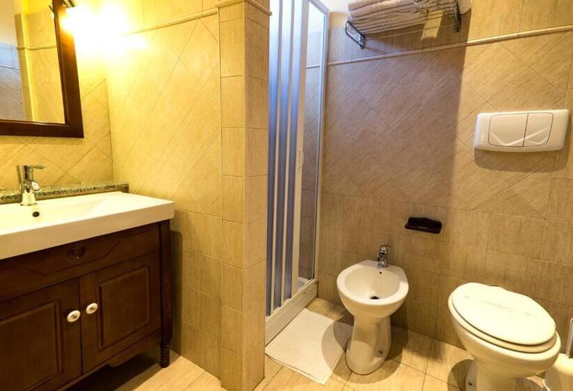 اتاق کلاسیک سه تخته, Park Oasi Resort