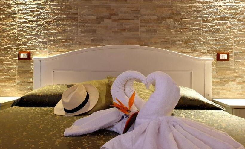 اتاق کلاسیک سه تخته, Park Oasi Resort