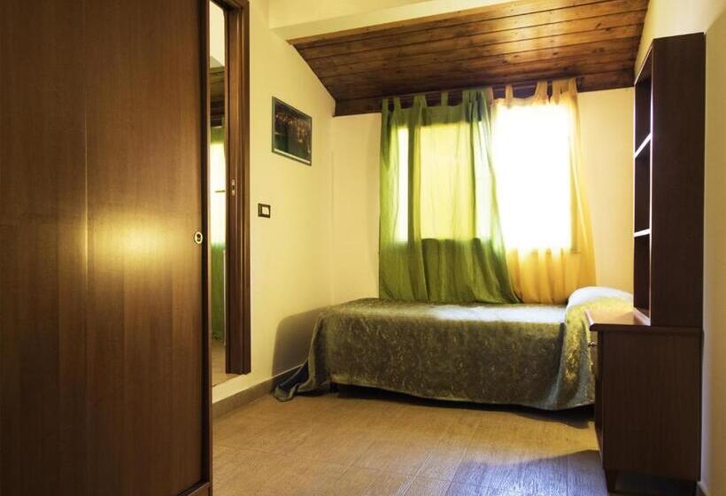 اتاق کلاسیک سه تخته, Park Oasi Resort