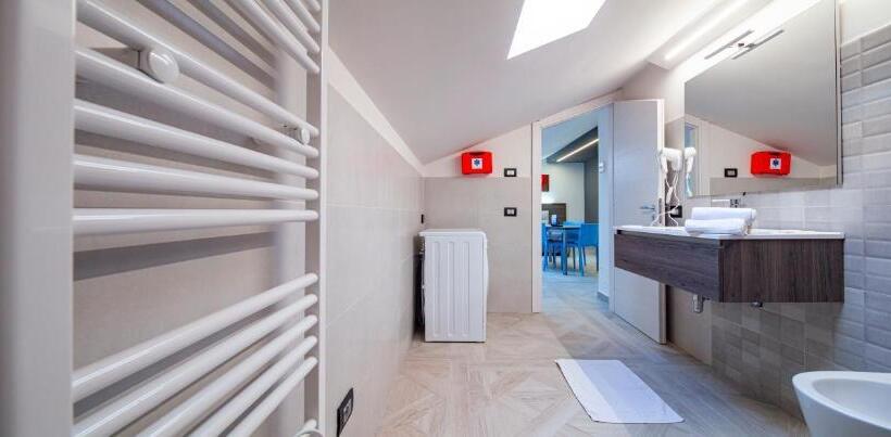 带1个卧室的顶楼公寓, Casa Vacanze Mariaelena   Momena