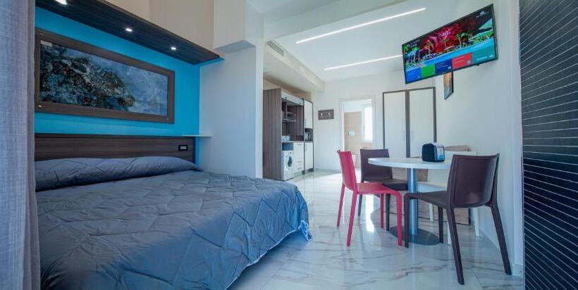 침실 1개 풀장 전망 아파트, Casa Vacanze Mariaelena   Momena