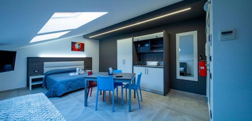 带1个卧室的顶楼公寓, Casa Vacanze Mariaelena   Momena