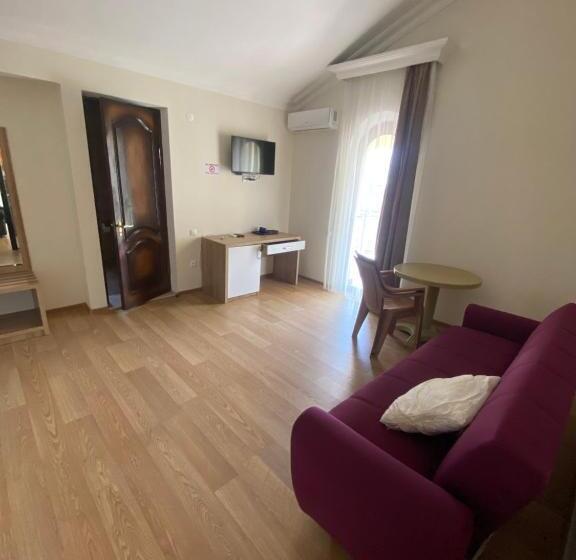 سوییت خانوادگی, Ilia