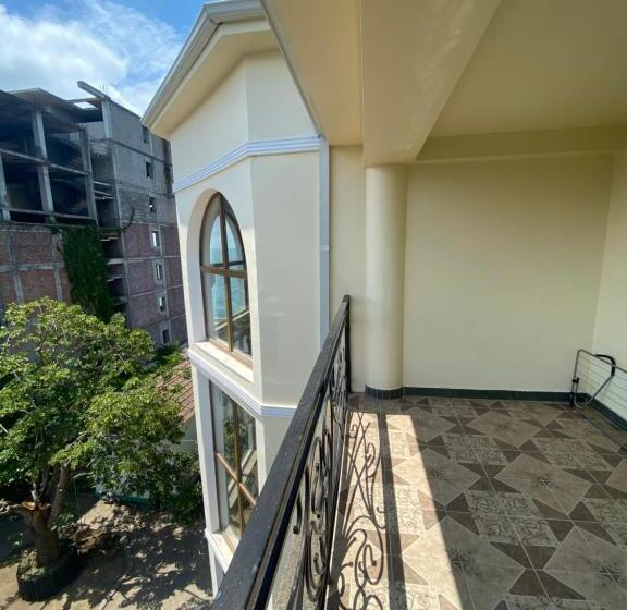 سوییت خانوادگی, Ilia