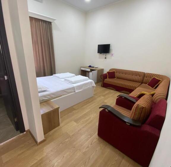 اتاق استاندارد سه نفره, Ilia