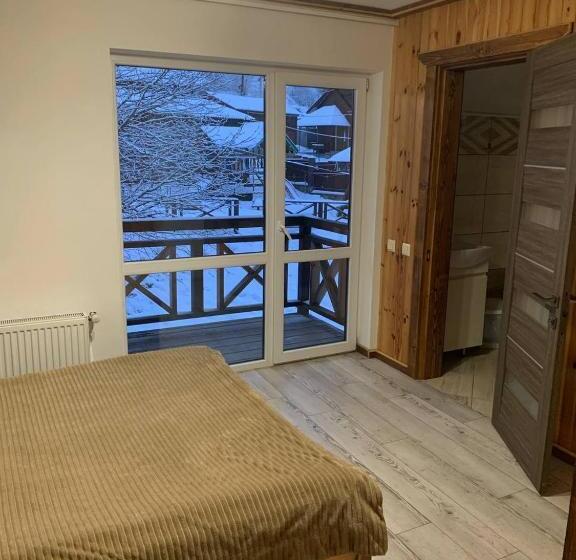 1 Sovrums Hus, ехо тростяну