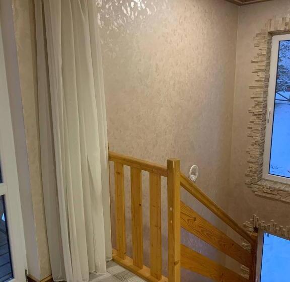 1 Sovrums Hus, ехо тростяну