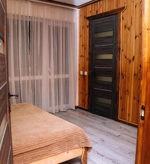 1 Sovrums Hus, ехо тростяну