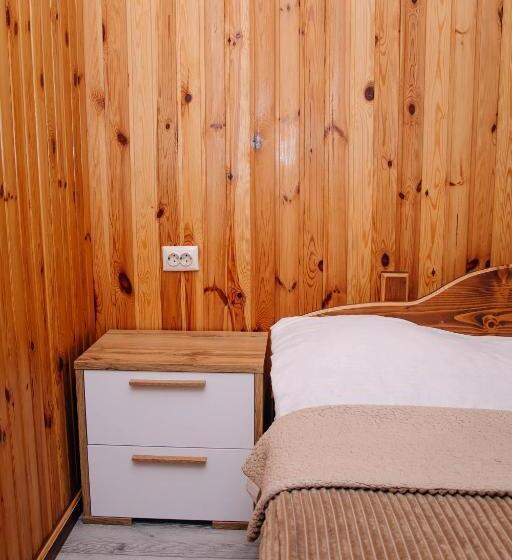 1 Sovrums Hus, ехо тростяну