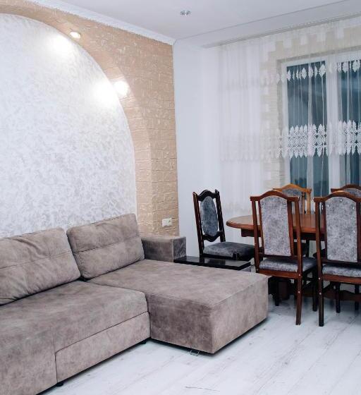 1 Sovrums Hus, ехо тростяну