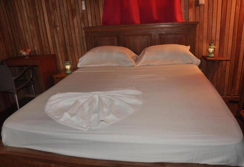 اتاق لوکس با چشمانداز دریا, Base Nautique Isonalambo