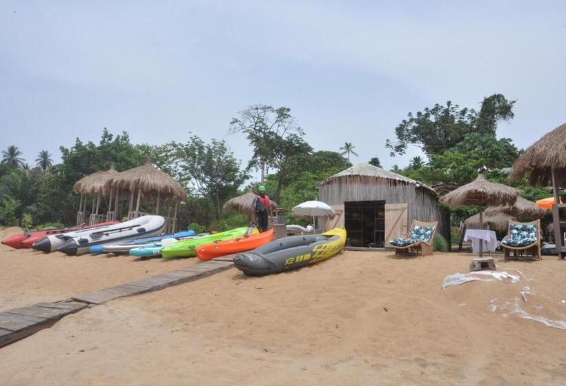 اتاق لوکس با چشمانداز دریا, Base Nautique Isonalambo