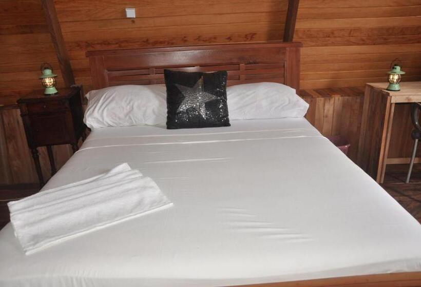 کلبه ییلاقی, Base Nautique Isonalambo