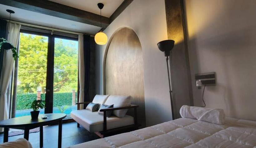 Номер Стандарт Вид на Бассейн, Kave Hotels   Pondicherry