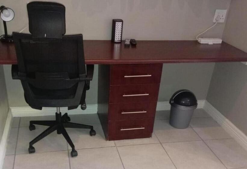 חדר דחוקס עם מיטת קינג, Kwr B&b