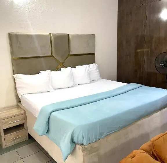 اتاق سوپریور با تخت بزرگ, Od V!ck S Luxe, Wuse District, Swimming Pool, Gym, Wifi, 24hr Power, Security, Dstv