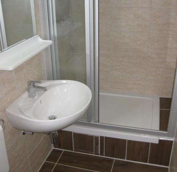 带1个卧室的带阳台的公寓, Parti Apartman