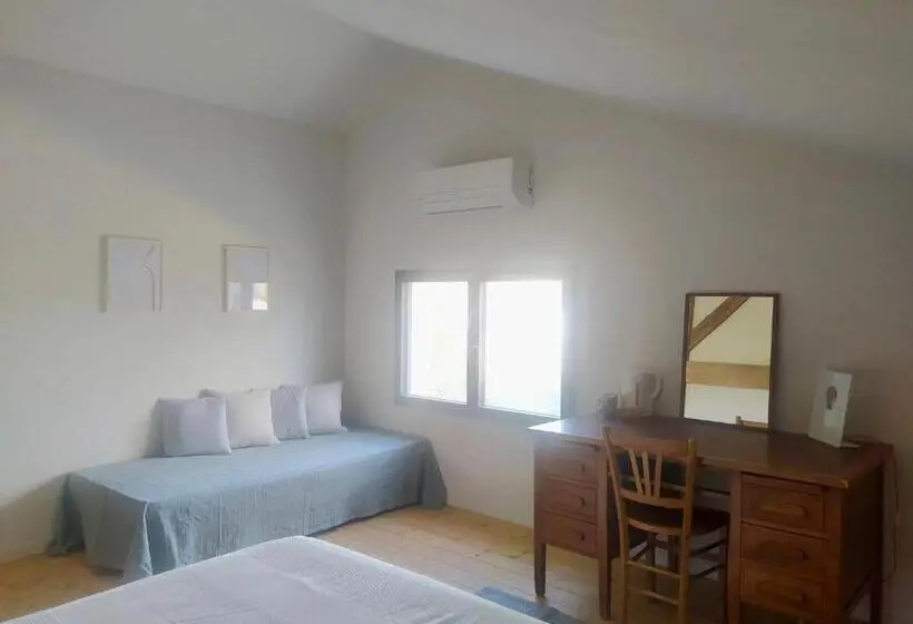 Standard Kolmen Hengen Huone, Chambre D Hotes Du Grand St Marc Proche Via Rhona