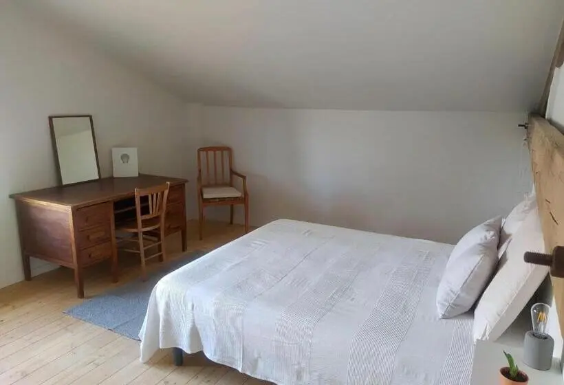 Standard Kolmen Hengen Huone, Chambre D Hotes Du Grand St Marc Proche Via Rhona