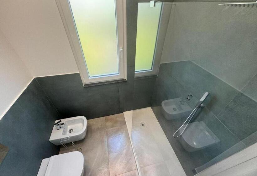 חדר סטנדרט לשלושה, Ohahsi