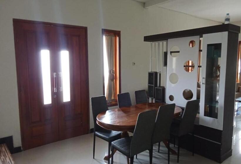 스탠다드 룸, Aaa, Astungkara, Amazing Bromo Villa, Managed By Triple A Tour, Additional Bromo Jeep Tour And Airpo