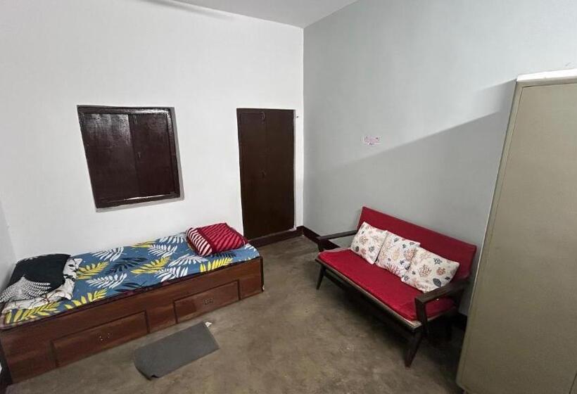 Standard Enkelrum Delat Badrum, Debnath Homes