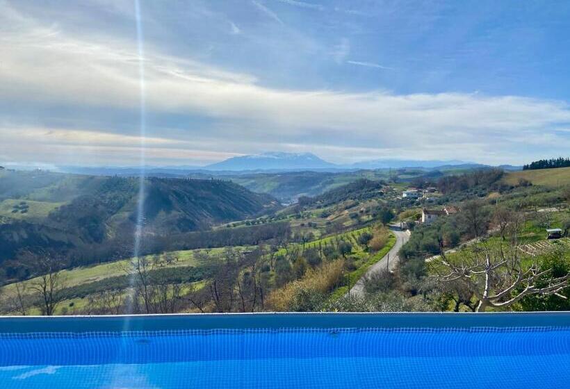 غرفة قياسية مطلّة علي حمام السباحة, Bed And Adventure Tramontana Resort   Camera Vista