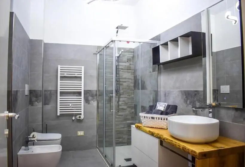 اتاق استاندارد چهارنفره با بالکن, Corso Italia Luxury Suite