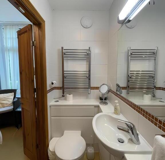 اتاق استاندارد, Phoenix Rise Retreat